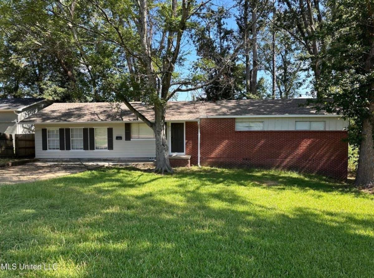 House for rent at 612 Heather Lane, Jackson, MS 39206