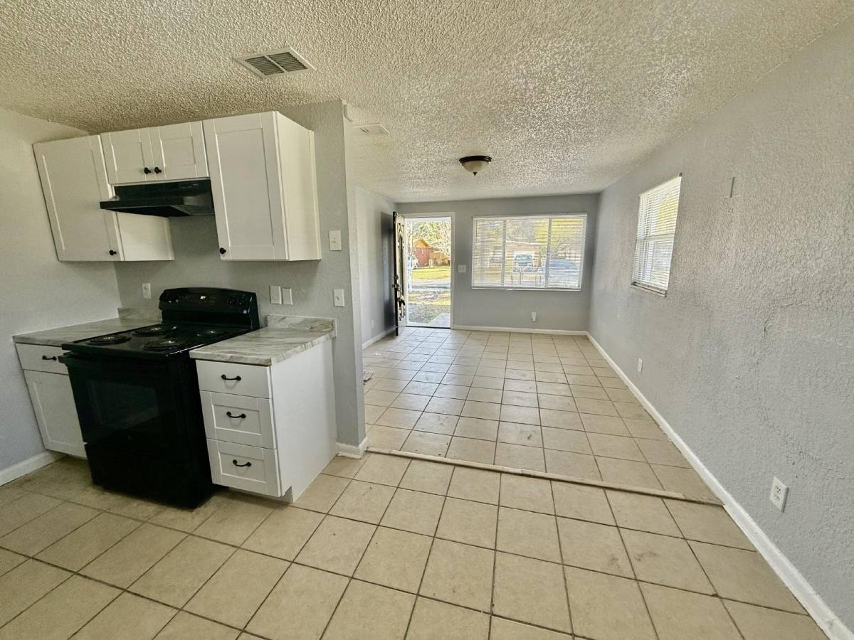 House for rent at 2540 W 25th St, Jacksonville, FL 32209