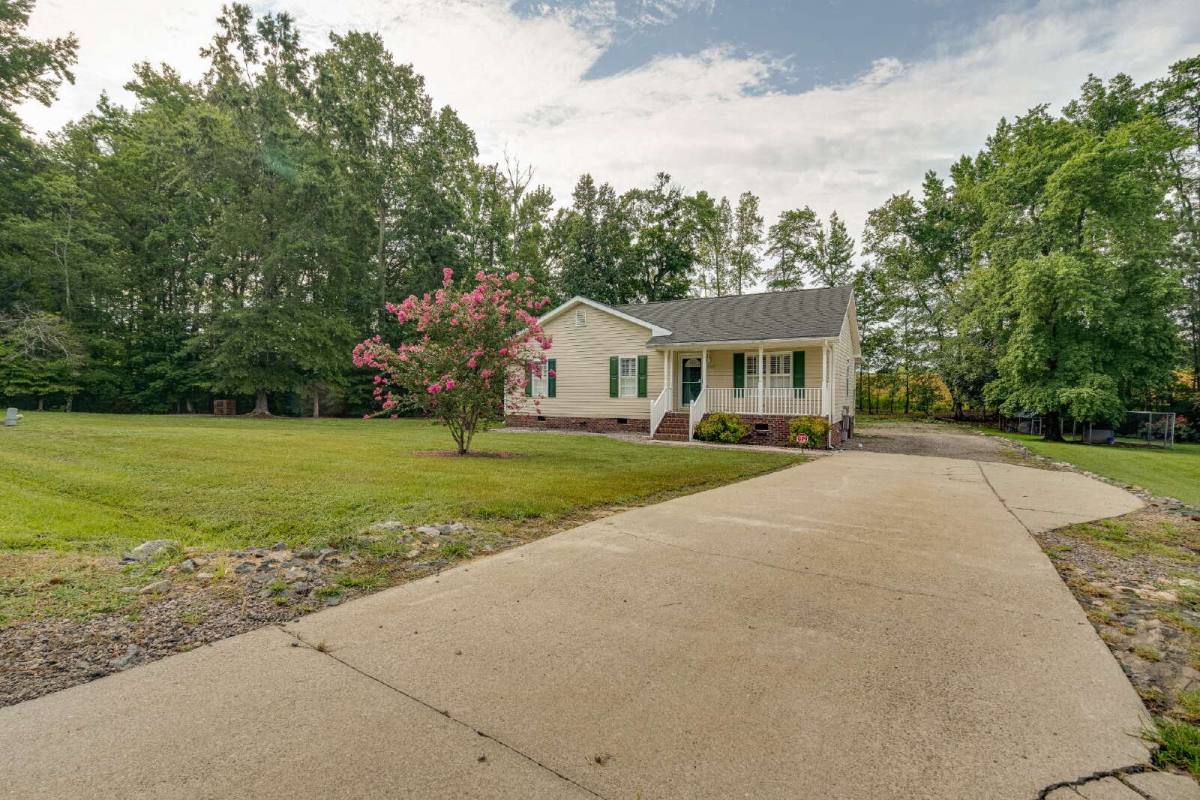 House for rent at 203 Polly Dr, Oxford, NC 27565