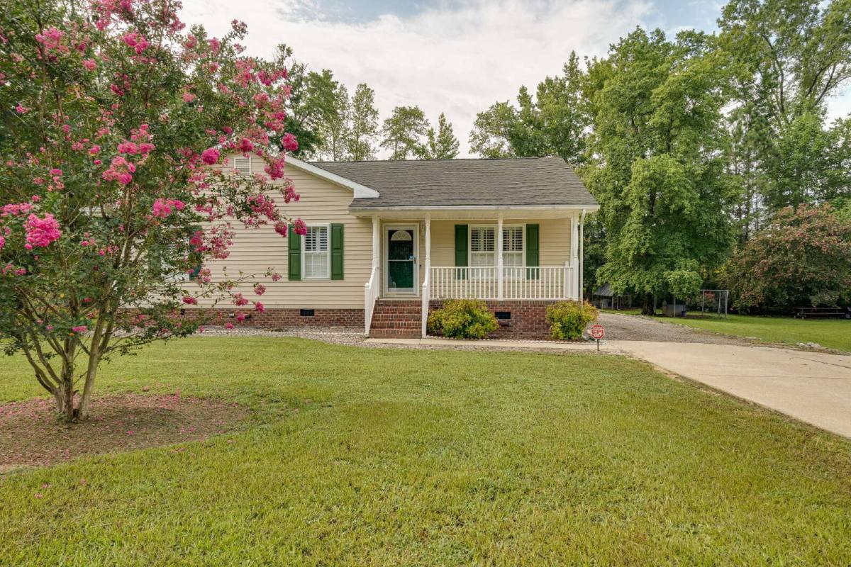 House for rent at 203 Polly Dr, Oxford, NC 27565