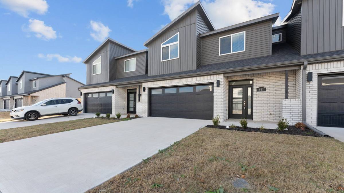 Townhouse for rent at 451 Azurite Rd, Centerton, AR 72719