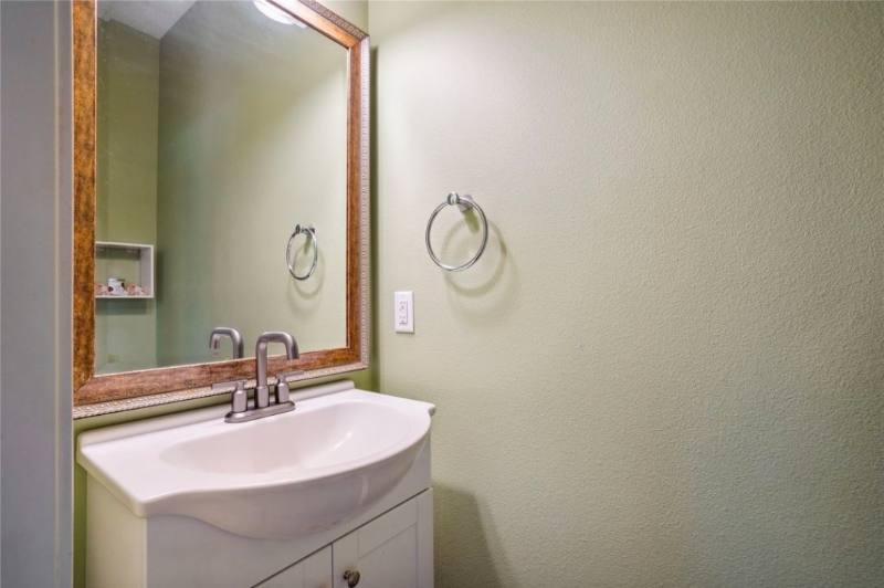 Townhouse for rent at 2102 High St, Des Moines, IA 50312