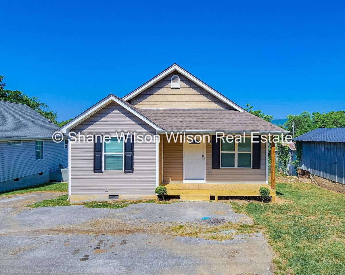 House for rent at 110 2nd St, Rossville, GA 30741