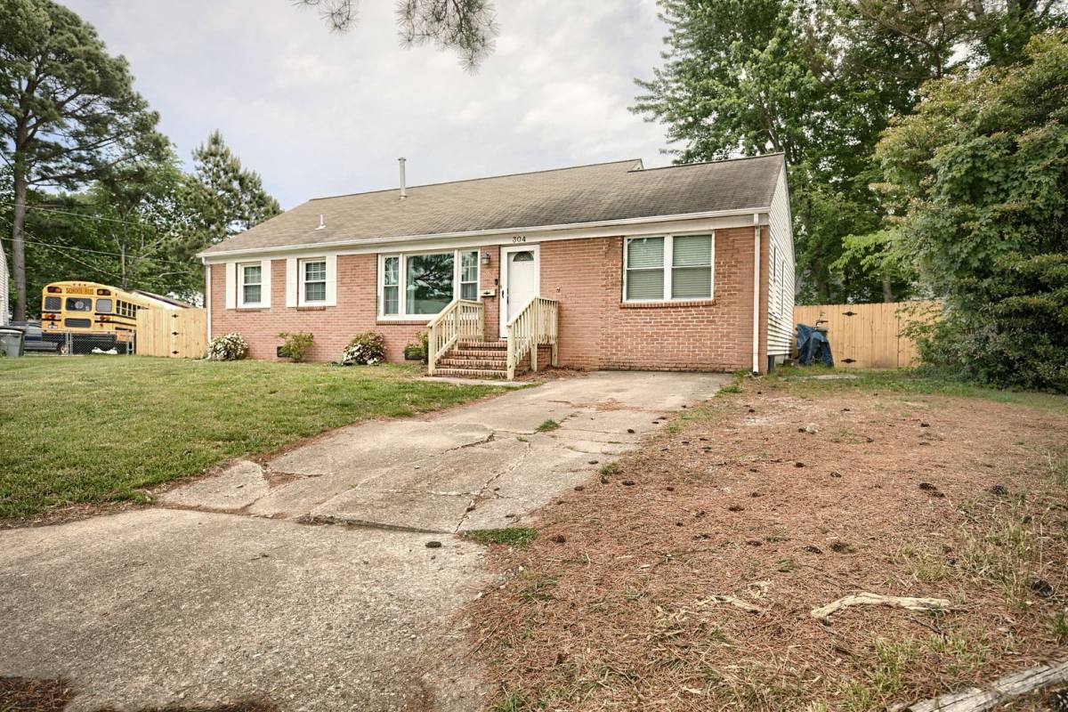 House for rent at 304 Wales Circle, Hampton, VA 23666