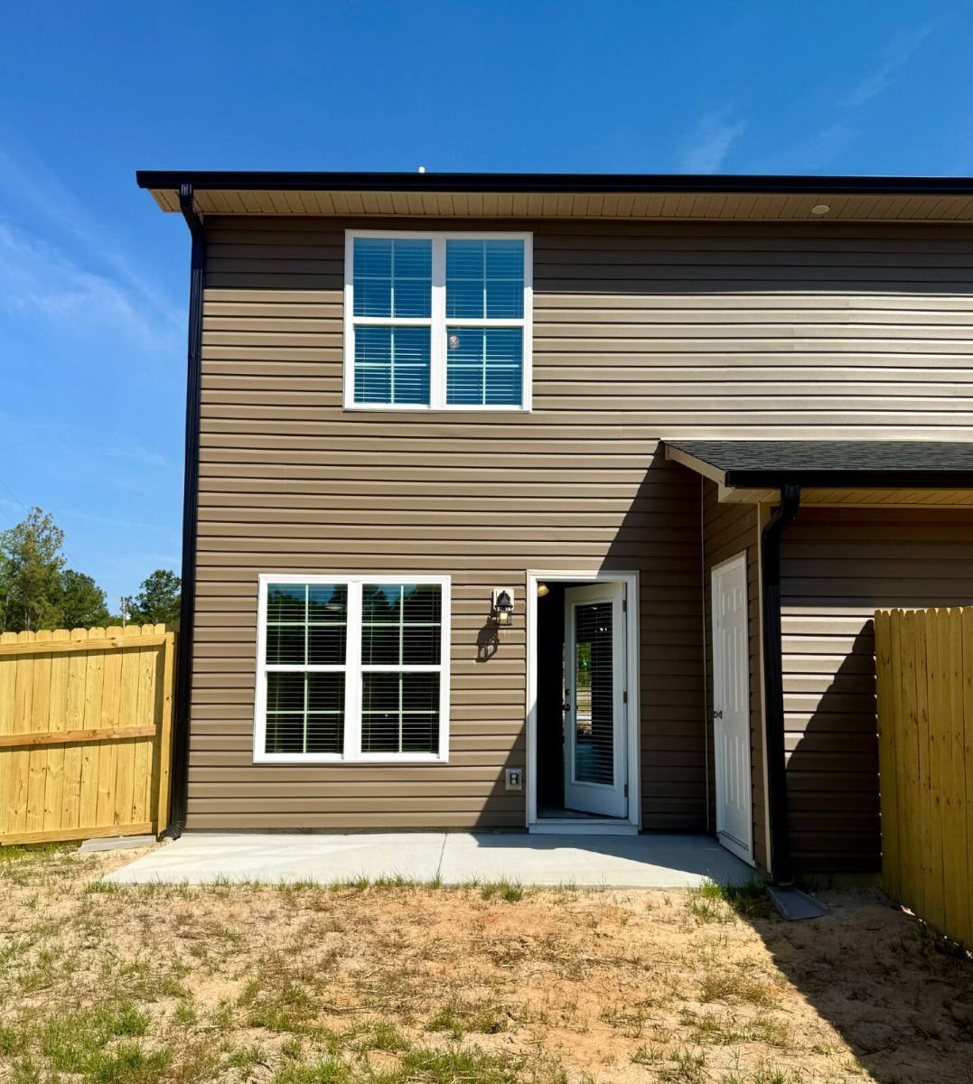 Townhouse for rent at 8103 King Rd, Fayetteville, NC 28306