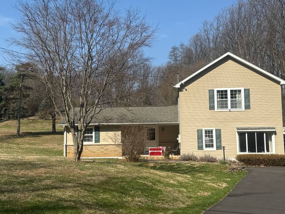 House for rent at 3676 Lower Saucon Rd, Hellertown, PA 18055