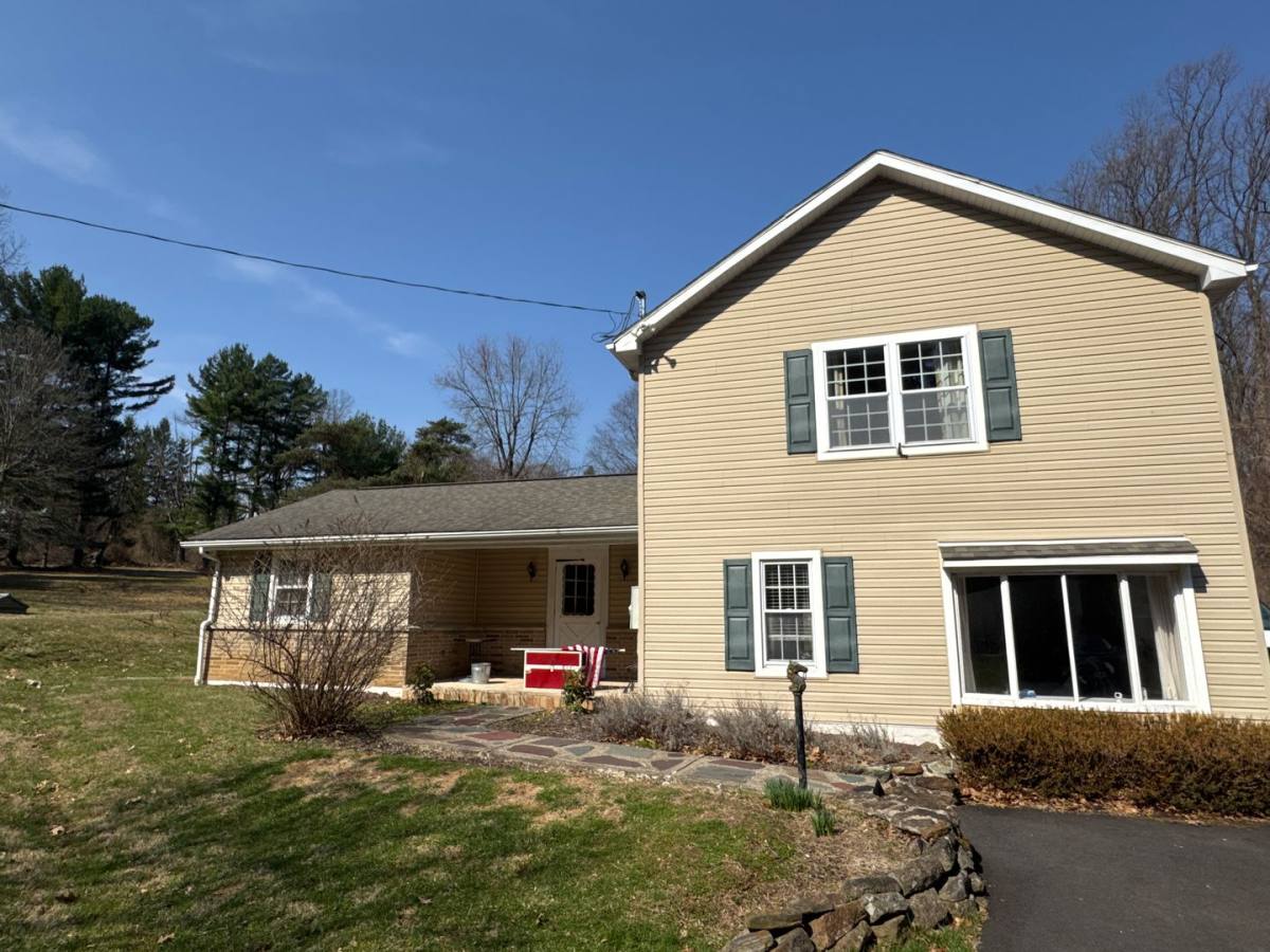 House for rent at 3676 Lower Saucon Rd, Hellertown, PA 18055