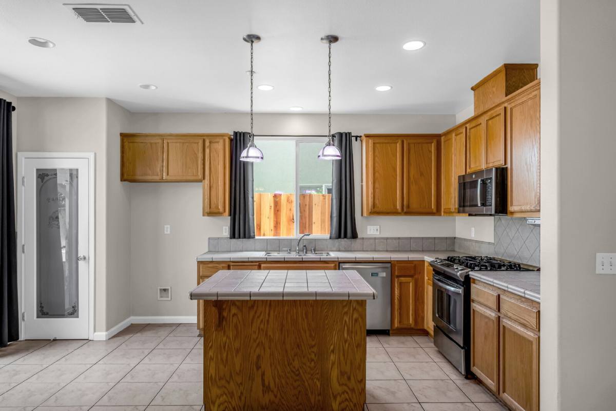 House for rent at 1605 Laugenour Dr, Woodland, CA 95776