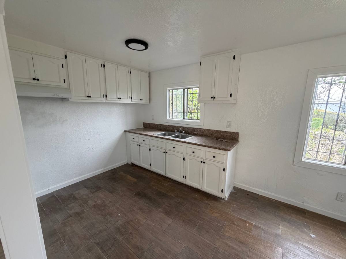 Townhouse for rent at 11100 Normandie Ave #3 4, Los Angeles, CA 90044