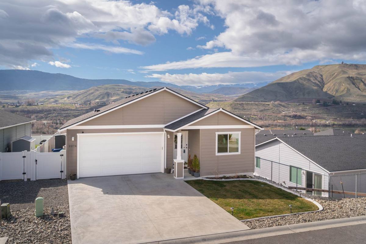 House for rent at 2276 SE Sage Brooke Rd, East Wenatchee, WA 98802