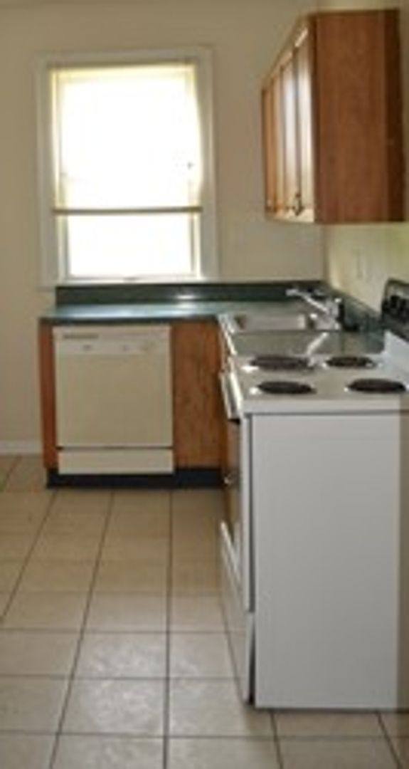 Apartment for rent at 427-429 E Tompkins St, Columbus, OH 43202