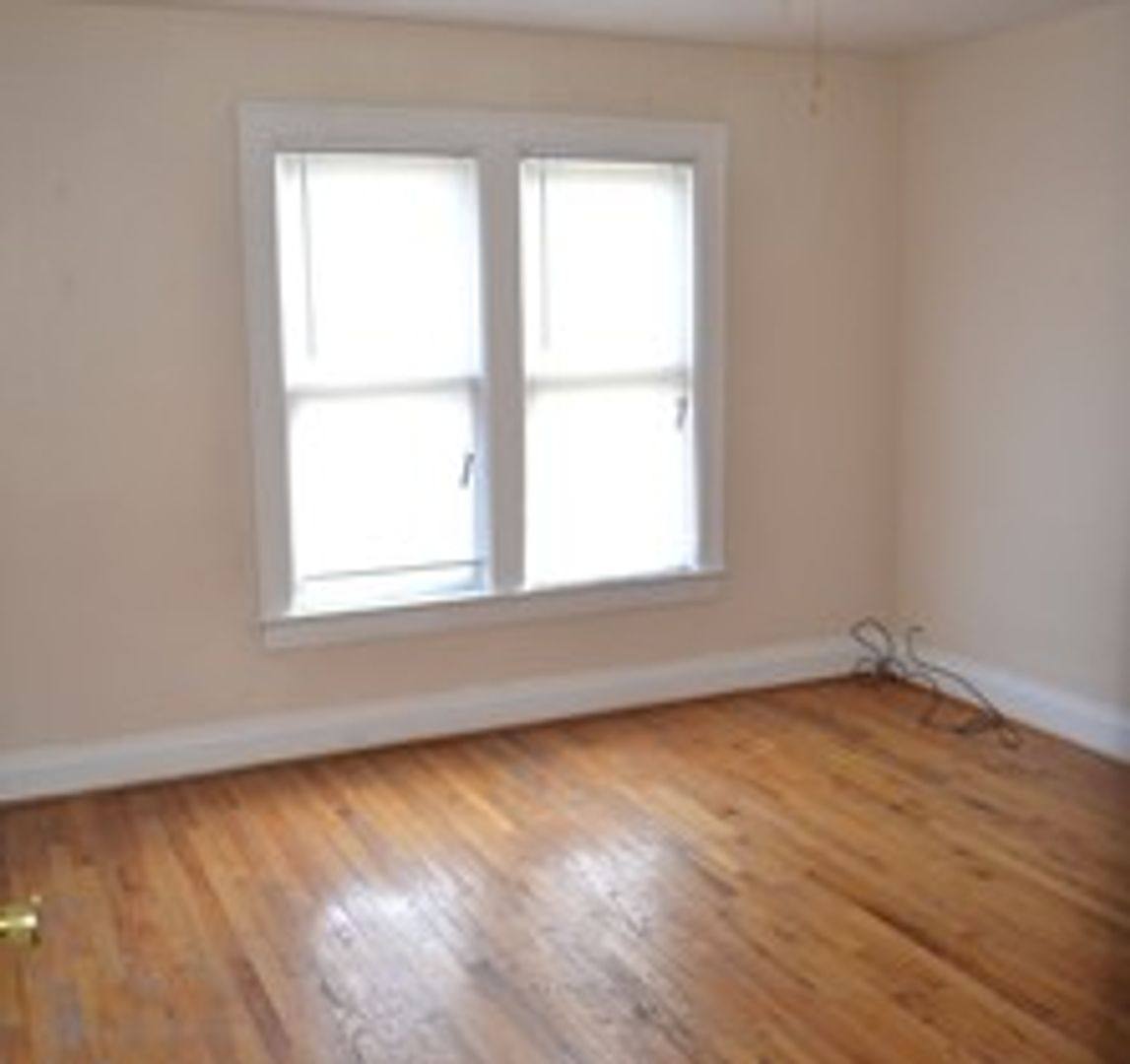 Apartment for rent at 427-429 E Tompkins St, Columbus, OH 43202