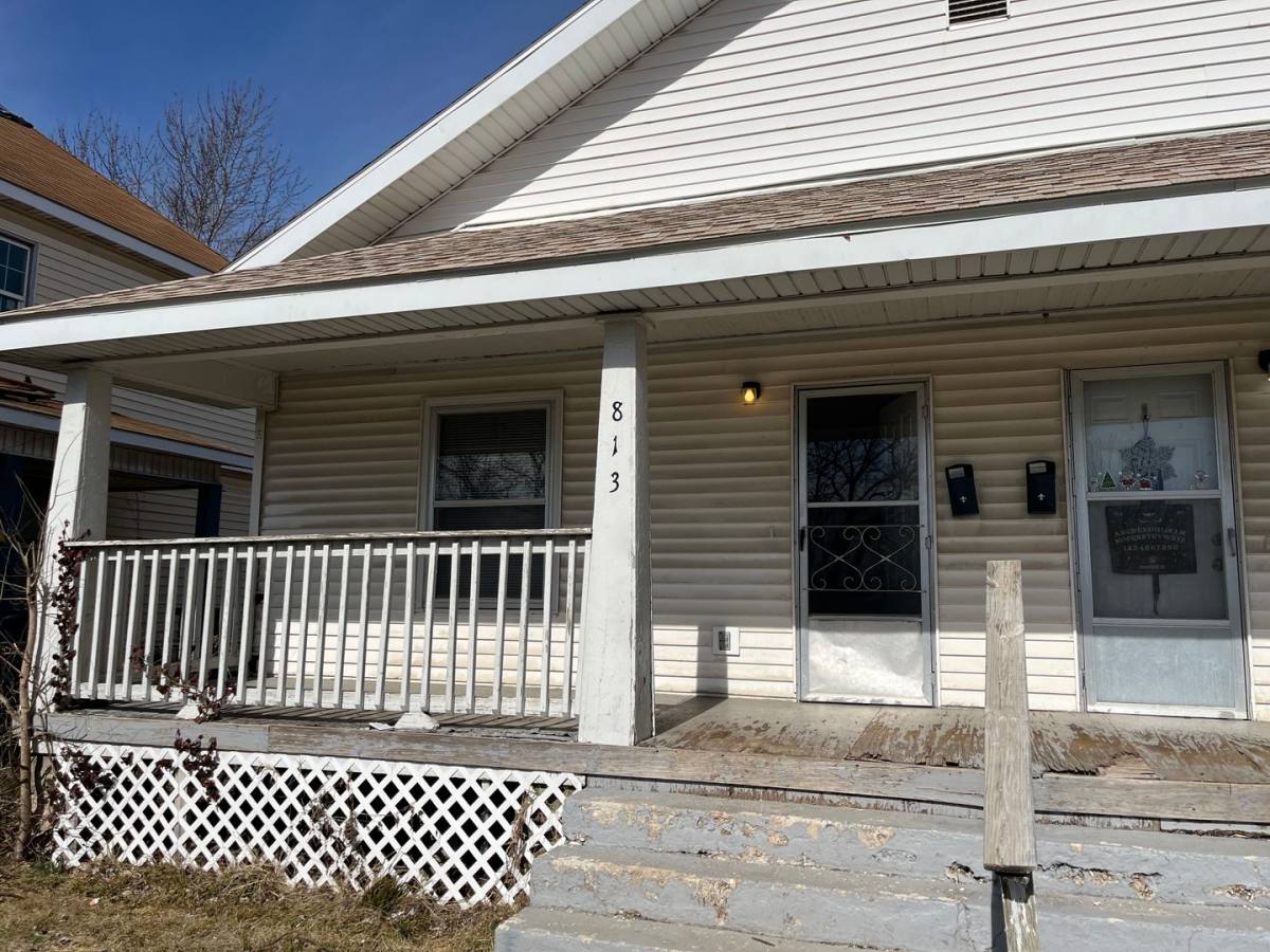 Apartment for rent at 811 813 W Poplar, Springfield, MO 65802