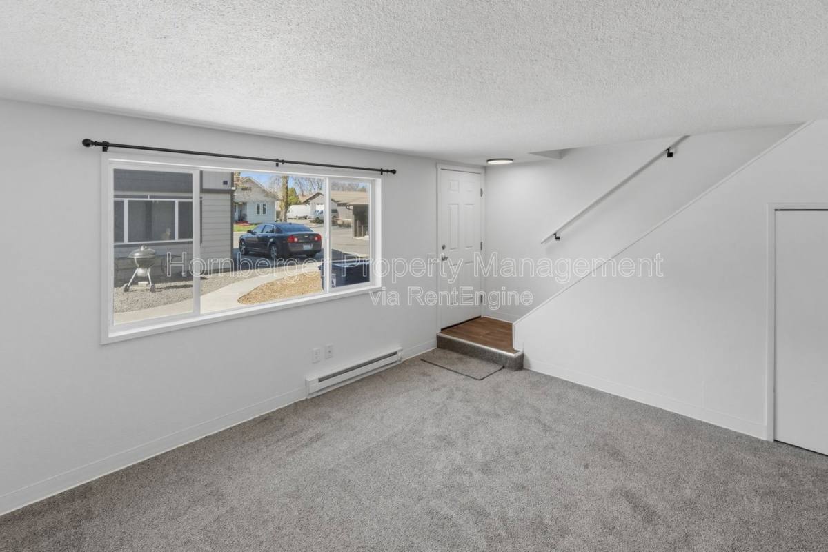 Apartment for rent at 2011 E Desmet Ave, Spokane, WA 99202