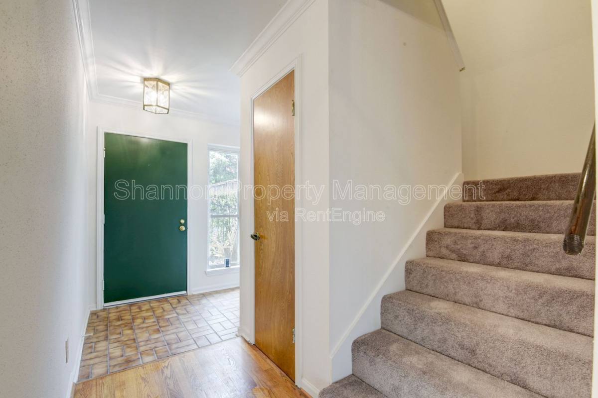 Townhouse for rent at 928 W Main St, Houston, TX 77006