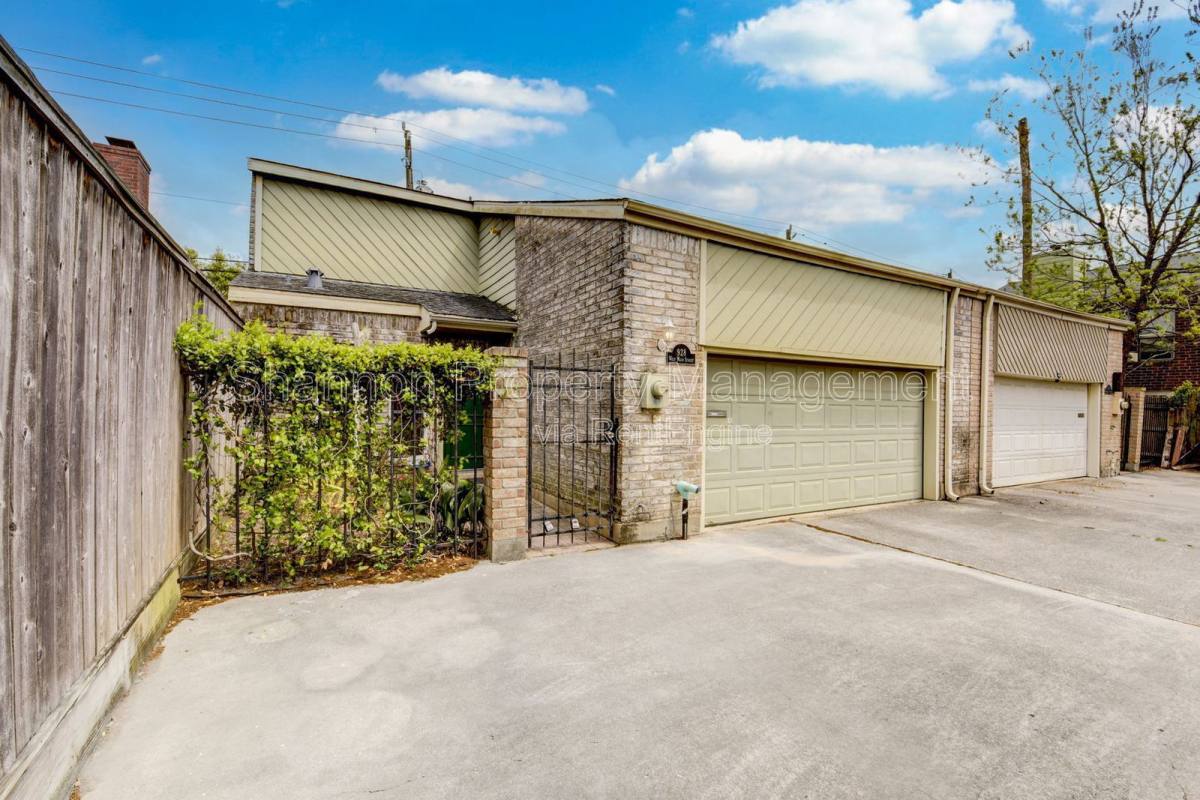 Townhouse for rent at 928 W Main St, Houston, TX 77006