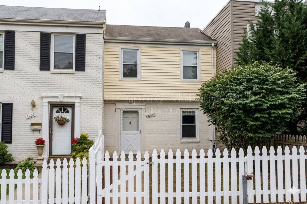 Townhouse for rent at 9209 Hood Rd, Manassas, VA 20110