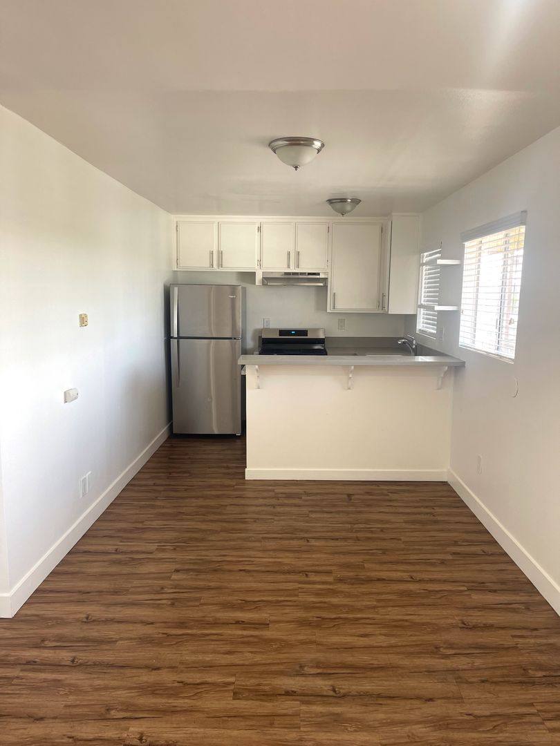 Apartment for rent at 2226 Lewis Ave, Long Beach, CA 90806