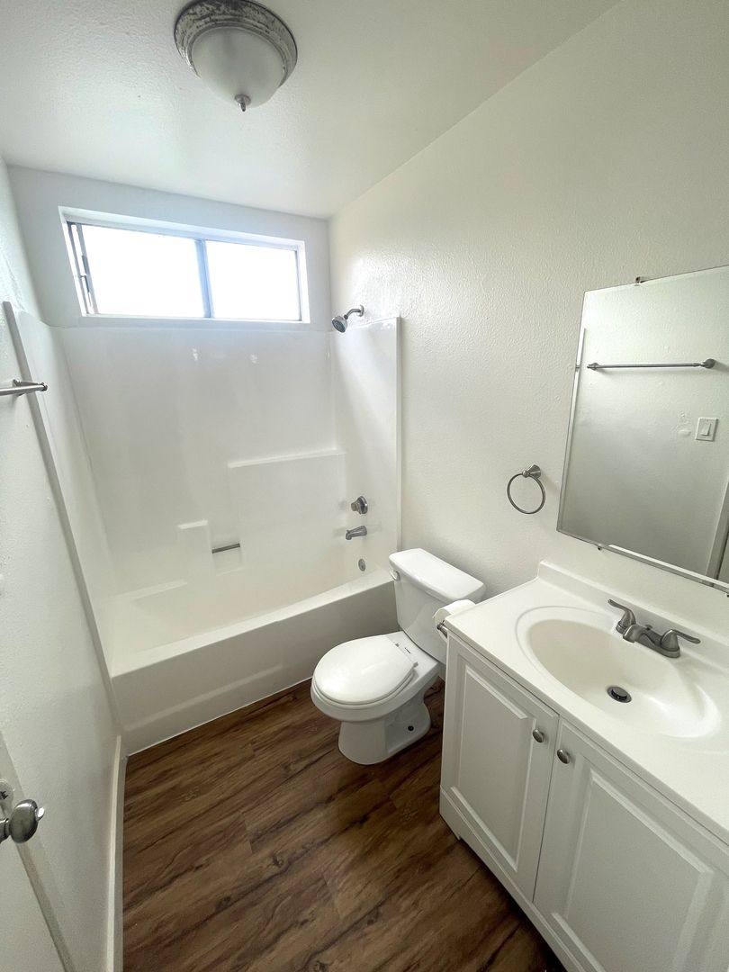 Apartment for rent at 2226 Lewis Ave, Long Beach, CA 90806