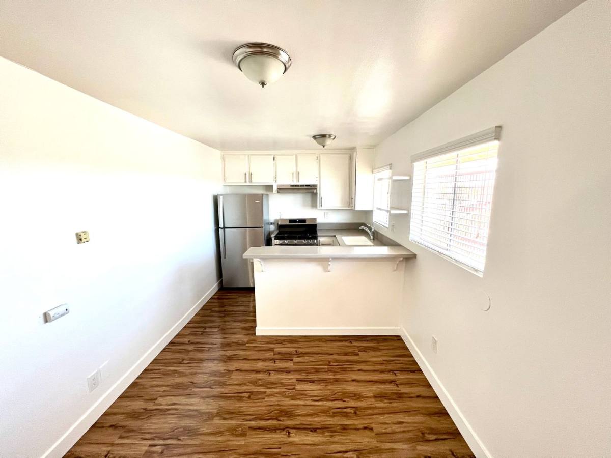 Apartment for rent at 2226 Lewis Ave, Long Beach, CA 90806