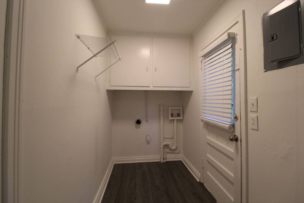 House for rent at 2504 W 76th St, Prairie Village, KS 66208