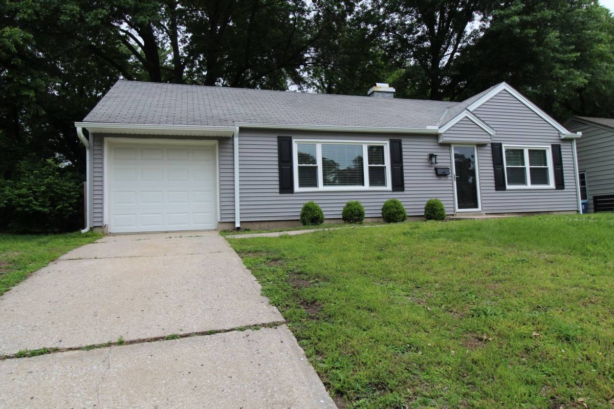 House for rent at 2504 W 76th St, Prairie Village, KS 66208