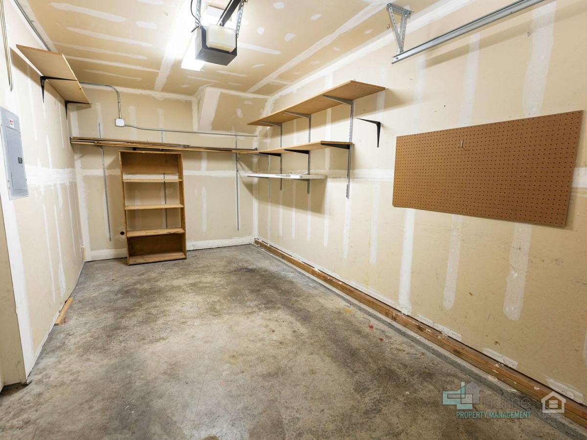 Townhouse for rent at 5215 SE Pardee St, Portland, OR 97206