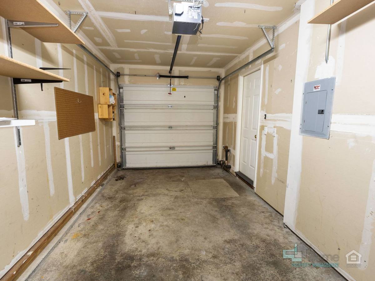 Townhouse for rent at 5215 SE Pardee St, Portland, OR 97206