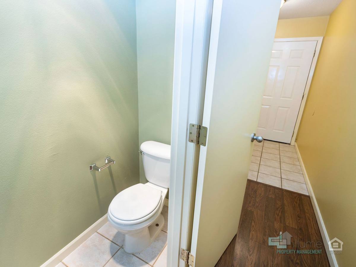 Townhouse for rent at 5215 SE Pardee St, Portland, OR 97206