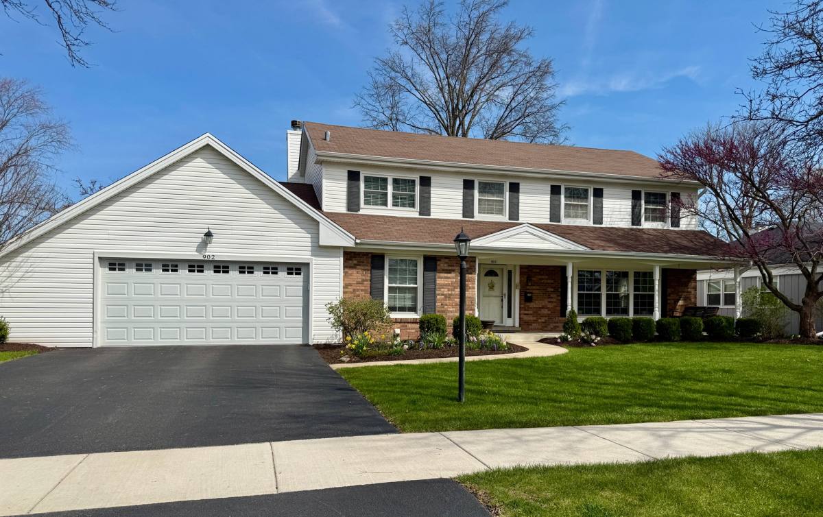 House for rent at 902 Stratford Lane, Downers Grove, IL 60516