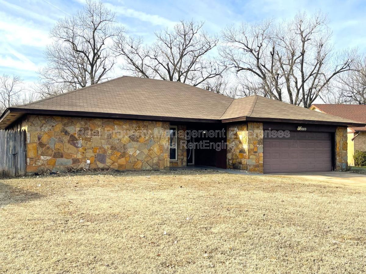 House for rent at 3009 Big Oak Dr, Oklahoma City, OK 73110