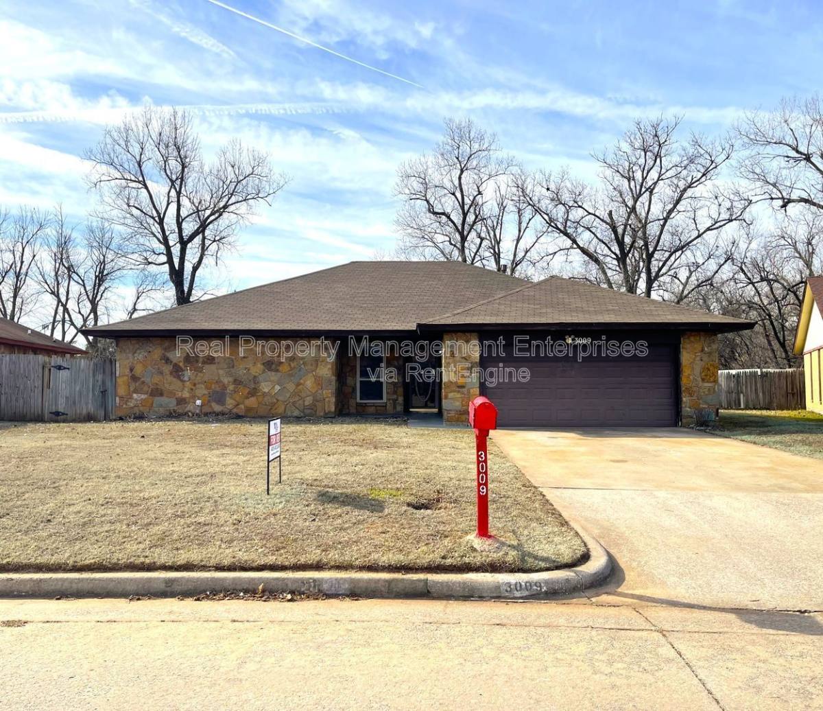 House for rent at 3009 Big Oak Dr, Oklahoma City, OK 73110