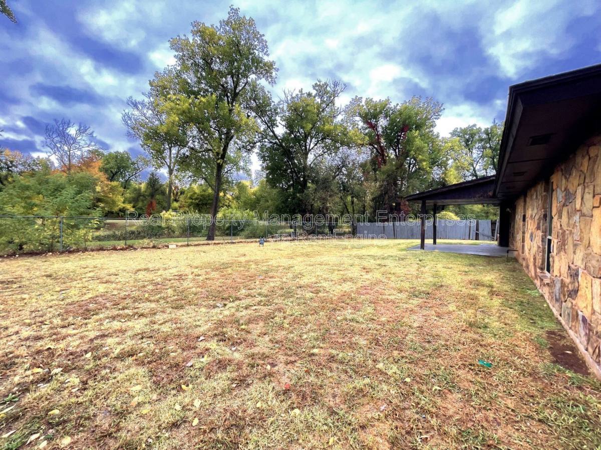 House for rent at 3009 Big Oak Dr, Oklahoma City, OK 73110
