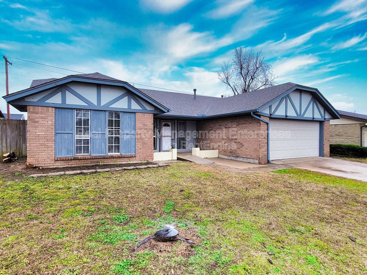 House for rent at 740 Royal Lane, Yukon, OK 73099