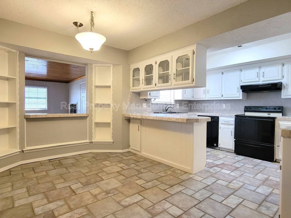 House for rent at 740 Royal Lane, Yukon, OK 73099