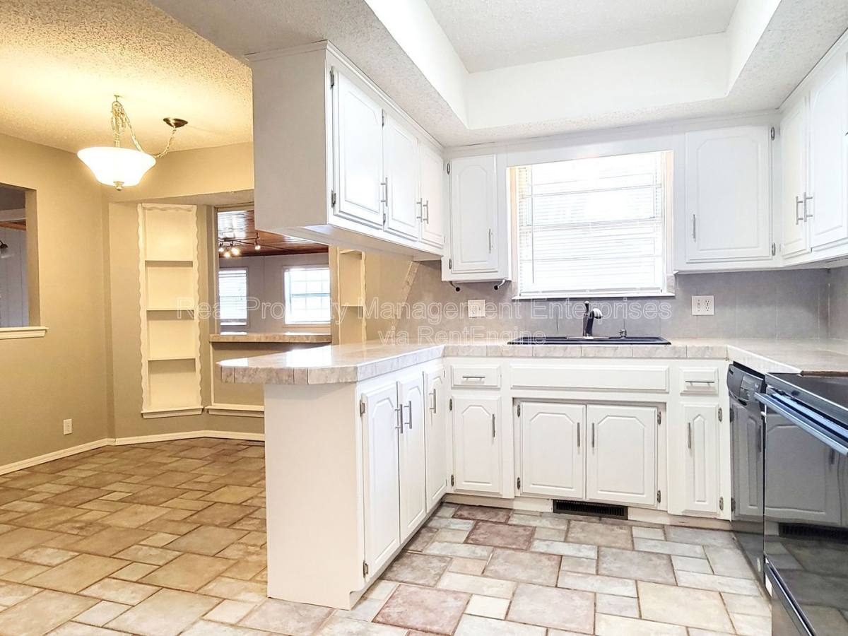 House for rent at 740 Royal Lane, Yukon, OK 73099