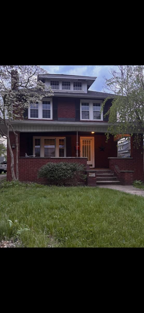 House for rent at 1016 11th St NE, Massillon, OH 44646
