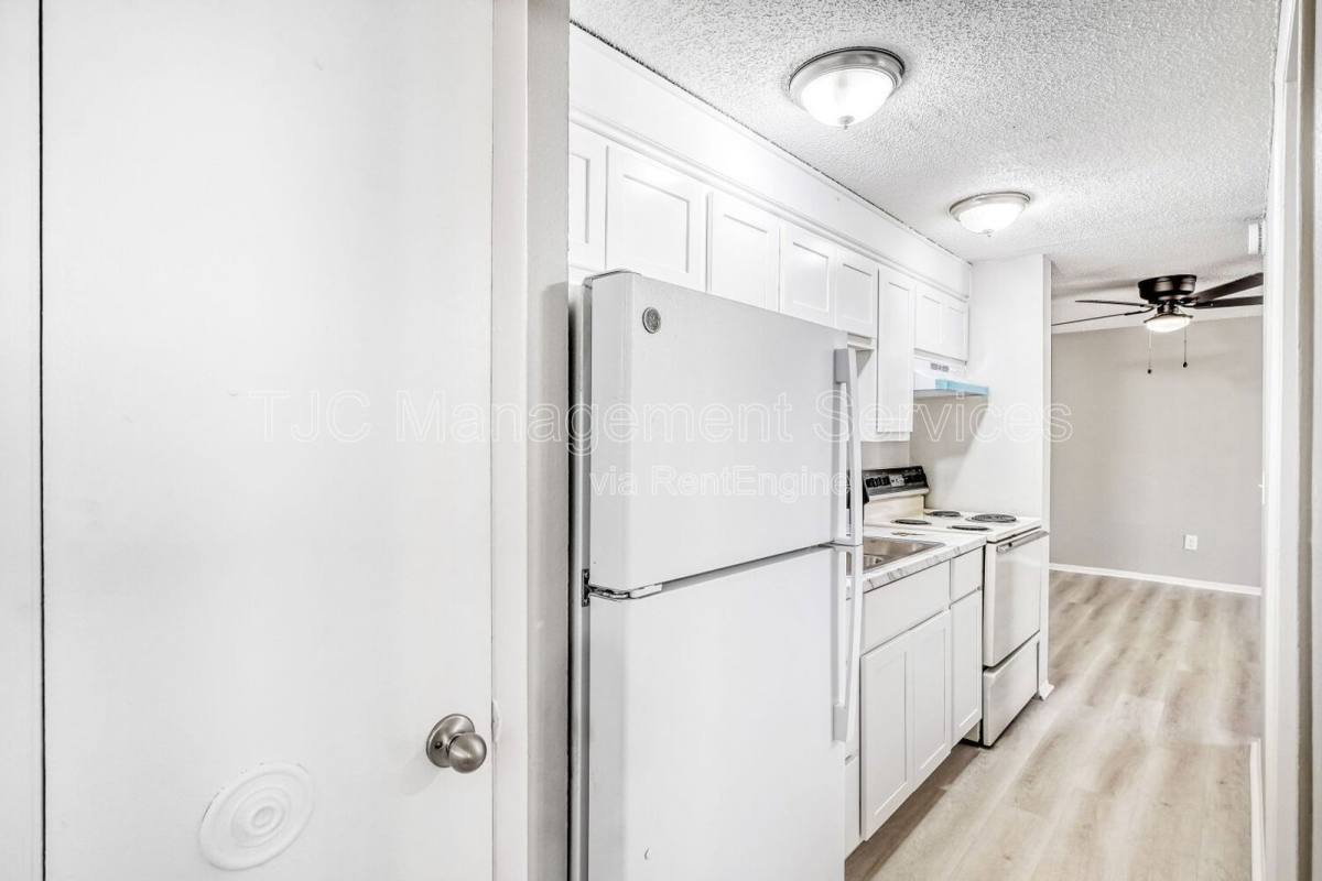 Apartment for rent at 1138 Corona St #201, Denver, CO 80218