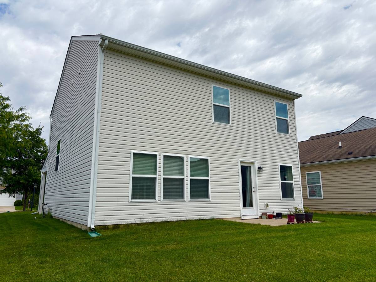 House for rent at 2467 Middle View Dr, Columbus, IN 47201