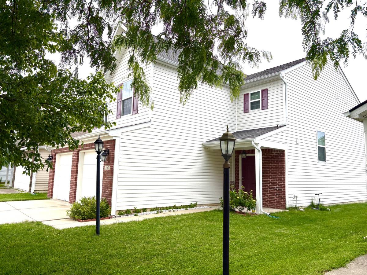 House for rent at 2467 Middle View Dr, Columbus, IN 47201