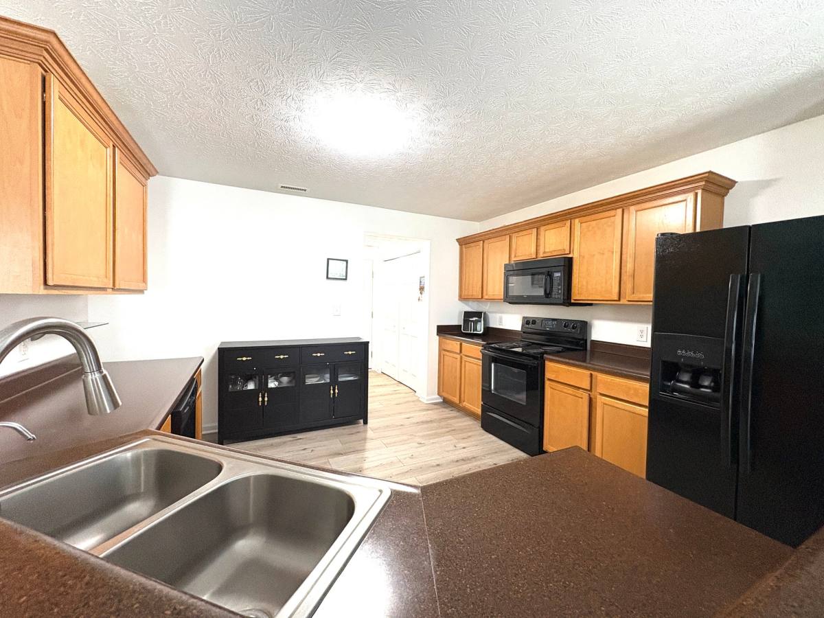House for rent at 2467 Middle View Dr, Columbus, IN 47201