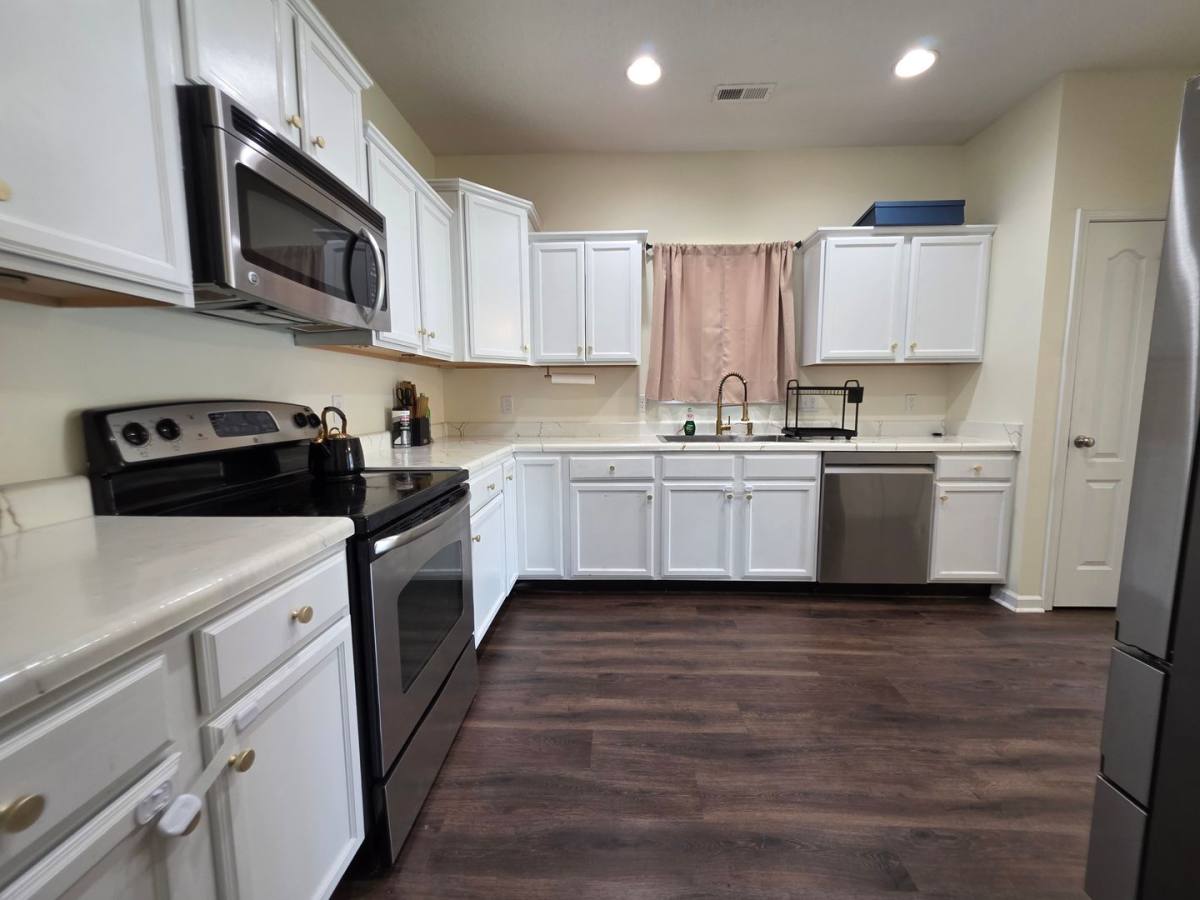 House for rent at 702 Appling Court, Jacksonville, NC 28546