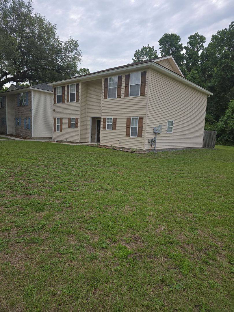 Townhouse for rent at 9826-B Whitfield Ave, Savannah, GA 31406