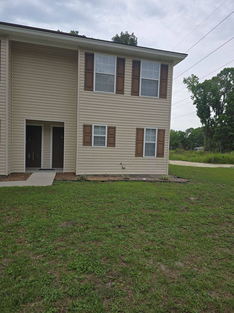 Townhouse for rent at 9826-B Whitfield Ave, Savannah, GA 31406