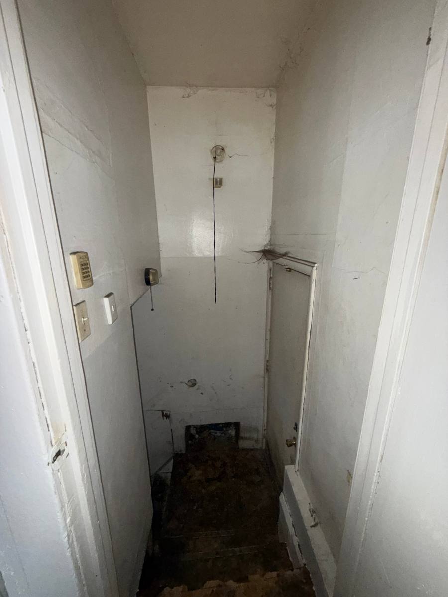 House for rent at 2433 Pennsylvania Ave, Flint, MI 48506