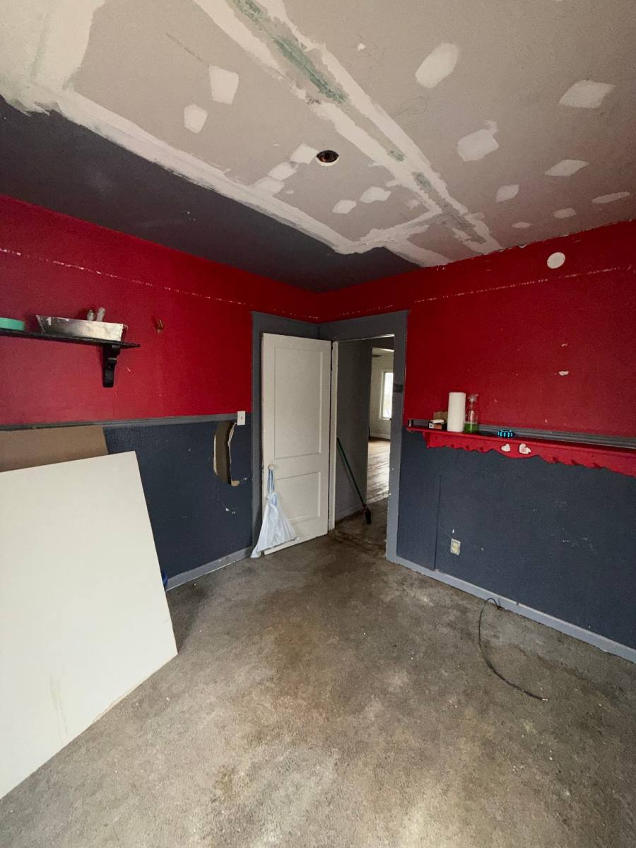 House for rent at 2433 Pennsylvania Ave, Flint, MI 48506