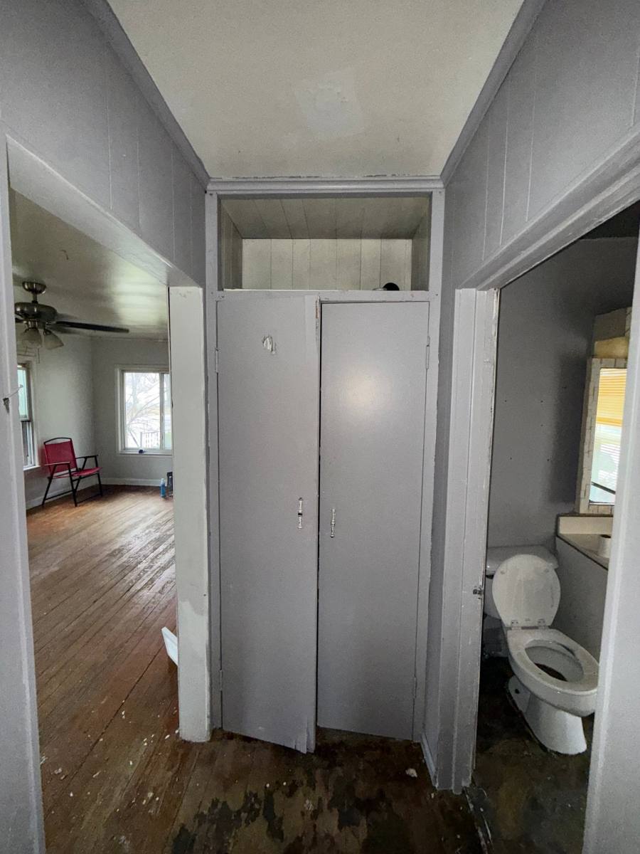 House for rent at 2433 Pennsylvania Ave, Flint, MI 48506