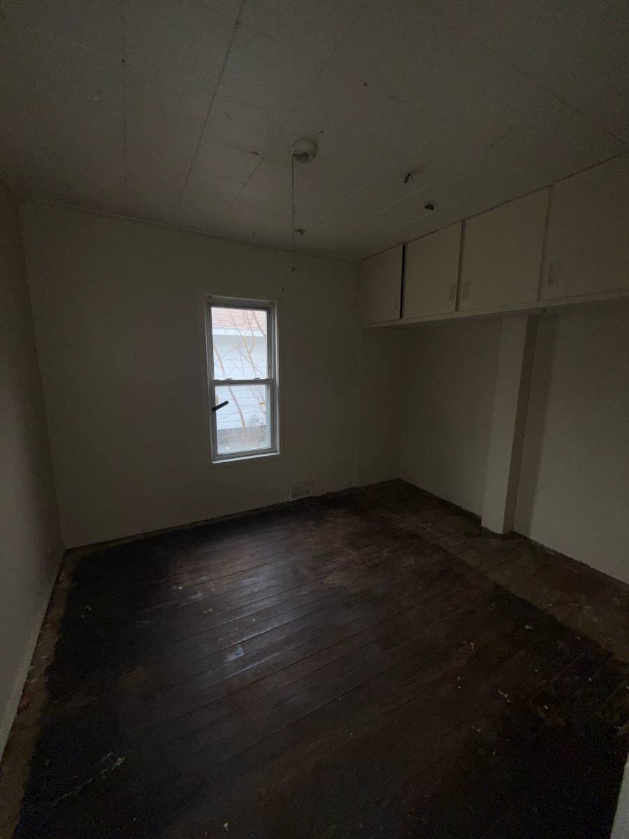 House for rent at 2433 Pennsylvania Ave, Flint, MI 48506