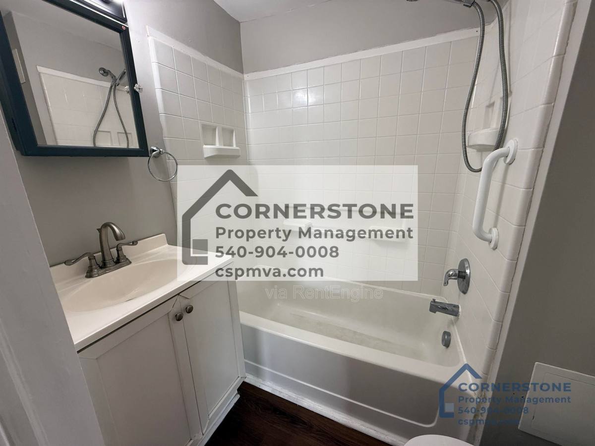 Apartment for rent at 814 Tennessee St, Salem, VA 24153