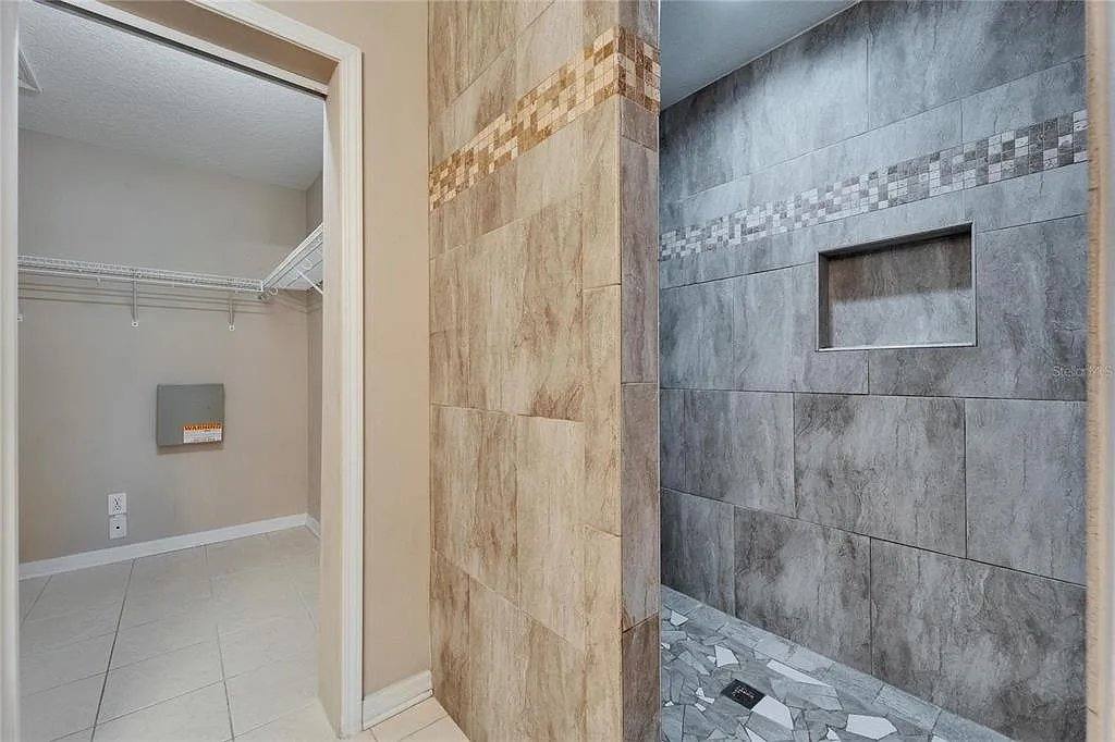 Townhouse for rent at 10621 Shady Falls Court, Riverview, FL 33578